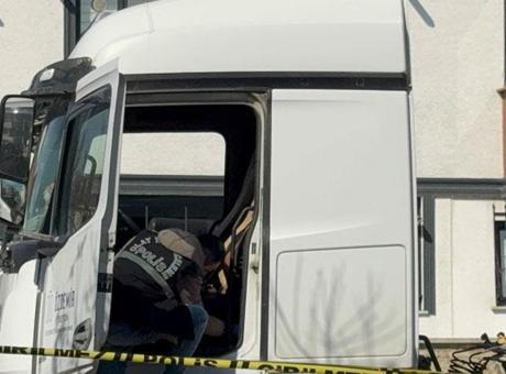 Korkunç plan! TIR'ın altına saklanıp kardeşini öldürdü