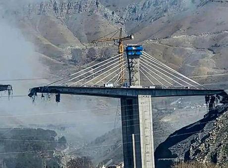 İran'da B1 Köprüsü bir kez daha vuruldu