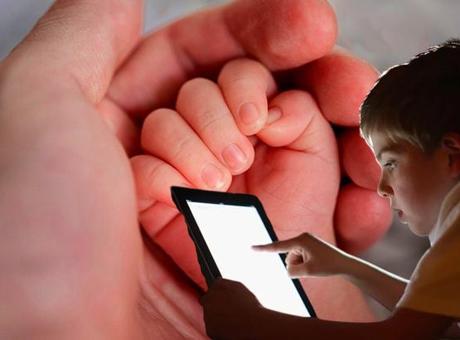 SON DAKİKA! Komisyonda kabul edildi! Doğum izni 24 haftaya çıkıyor, 15 yaş altına sosyal medya yasağı geliyor