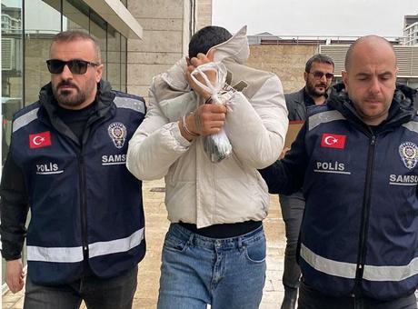 Yolda yürüyen kadını takip edip taciz etti! Yüzündeki dövme sapığı ele verdi