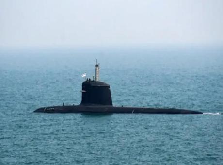 Hindistan yeni nükleer denizaltısı INS Aridhaman'ı suya indirdi! Savunma Bakanı'ndan dikkat çeken sözler