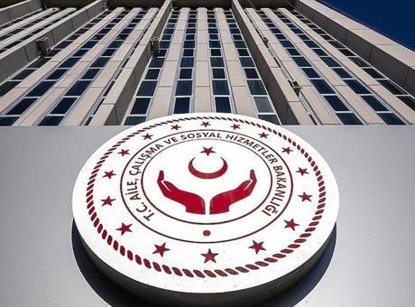 Bakanlıktan darbedilen anneye destek: