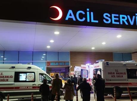 Bağcılar'daki kavga ihbarına gitmişlerdi! 17 yaşındaki çocuk polisleri bıçakladı