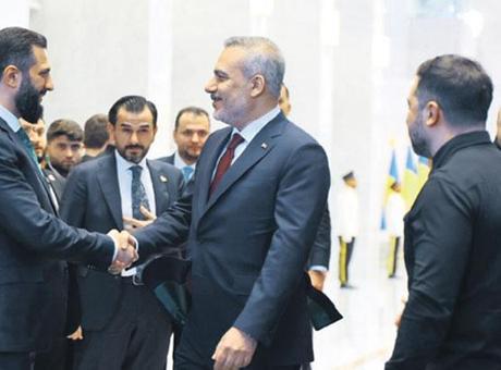 Kritik ziyarette üçlü görüşme