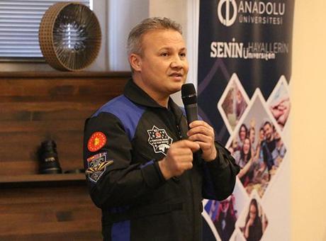 Türkiye'nin uzaya çıkan ilk astronotu Alper Gezeravcı’dan gençlere mesaj: 'Yapılamaz’ algısını bu görevle yıktık'