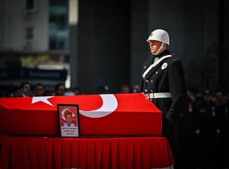 İstanbul'da trafik kazasında şehit olan polis Seçkin Yalçın son yolculuğuna uğurlandı