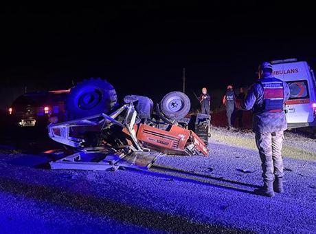 Erzurum'da ambulans ile traktör çarpıştı! Kazada 4 kişi yaralandı
