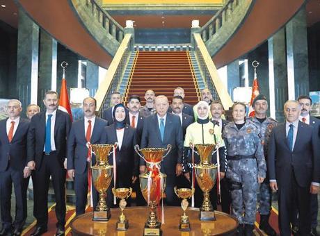 Erdoğan, CHP lideri Özel’in çağrısına kapıyı kapattı: ‘Erken ya da ara seçim yok’