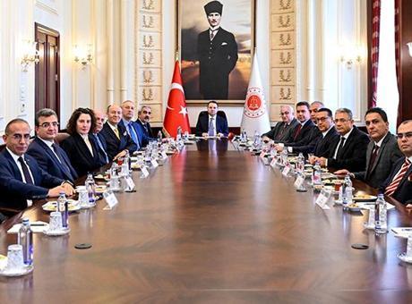 Adalet Bakanı Gürlek, Yargıda Birlik Derneği heyetini kabul etti