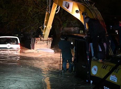 Osmaniye'de sağanak nedeniyle Bülbül Deresi taştı! Selde sürüklenen araçtaki 2 kişi hayatını kaybetti