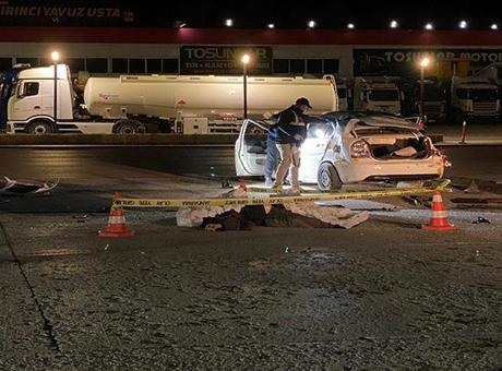 Kontrolden çıkıp, takla atan otomobilin çarptığı TIR sürücüsü öldü