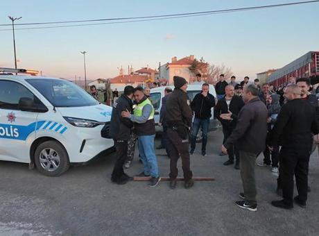 Sivas’ta polise sürpriz! Kavga ihbarına giden ekipler davul zurnayla karşılandı