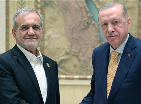 Cumhurbaşkanı Erdoğan Mesud Pezeşkiyan ile görüştü