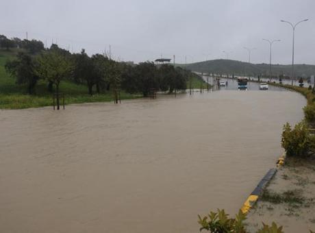 Hatay Valiliği duyurdu! Antalya ilçesinde eğitime 'sağanak yağış' molası