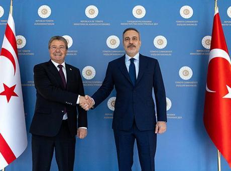 Dışişleri Bakanı Hakan Fidan, KKTC Başbakanı Üstel ile görüştü