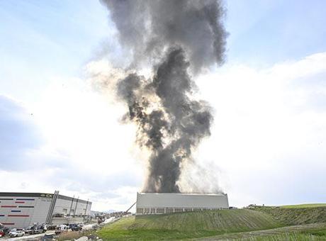 Ankara'da mobilya deposunda yangın