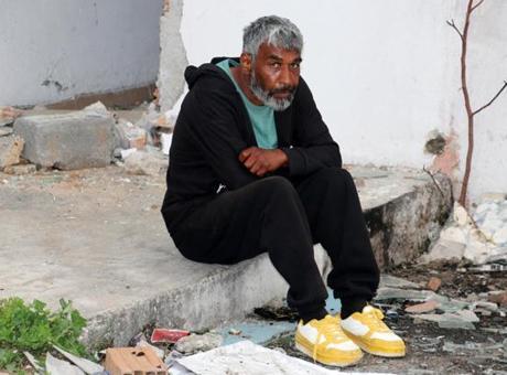 Antalya’da felç geçiren eski kamyon şoförü sokakta yaşamaya başladı! 'Yardım bekliyorum'