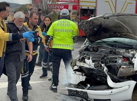 Sivasspor tesisleri önünde kaza! 4'ü futbolcu 6 kişi yaralandı