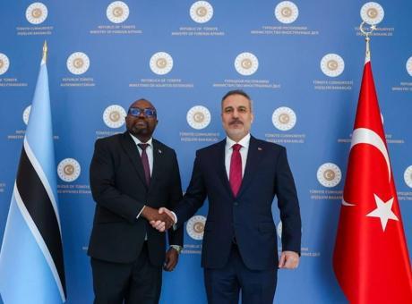Dışişleri Bakanı Hakan Fidan, Botsvana Uluslararası İlişkiler Bakanı Butale ile görüştü