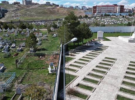 Sivas’taki mezarlıkta gizemli kıble farkı! Şehitlik ile sivil mezarlar farklı yönde