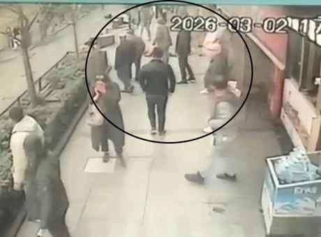 16 yaşındaki ehliyetsiz sürücü yayaya çarptı! Kız arkadaşını bırakıp kaçtı