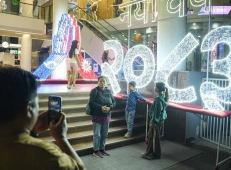 Aynı gezegen farklı zaman! Herkes 2026'dayken onlar 2083'e girdi