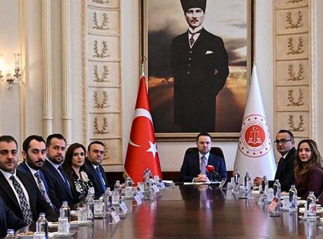 Adalet Bakanı Gürlek, Türk Hukuk Enstitüsü heyetini kabul etti