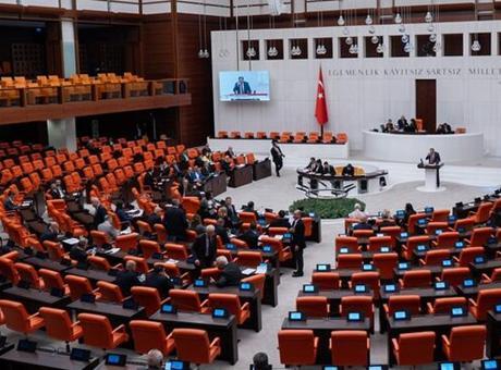 Sosyal medyaya ve doğum iznine yönelik düzenlemeleri de içeren kanun teklifi TBMM Genel Kurulunda