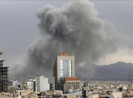 Çantada ABD'nin mesajı var! Pakistan heyeti kritik görüşme için İran yolunda