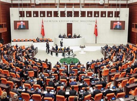 Meclis'te doğum izni ve sanal medya düzenlemesi teklifinin 3 maddesi daha kabul edildi