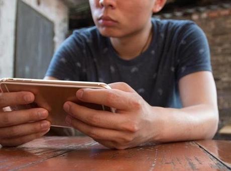 Milyonlarca teşhirci milyonlarca röntgenci...