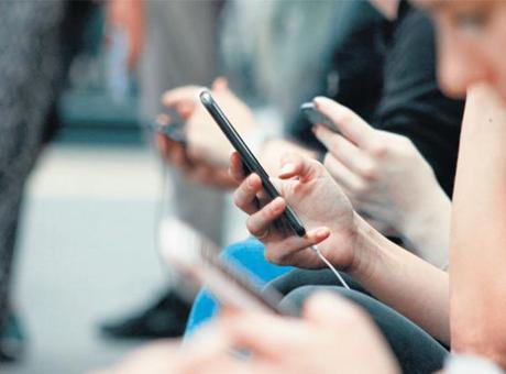 Ekran bağımlılığı hepimizin sorunu