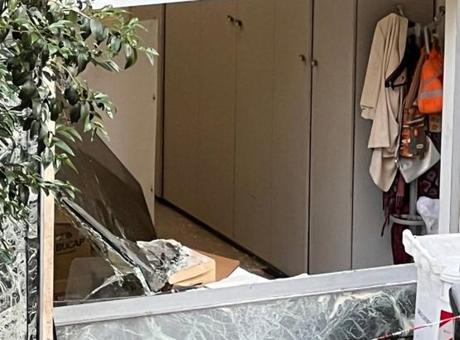 Filmleri aratmayan soygun ve akılalmaz firar! 25 kişiyi rehin aldılar, kasaları boşaltıp sırra kadem bastılar