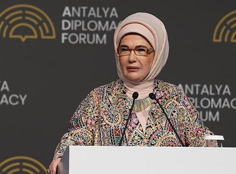 Emine Erdoğan'dan Filistinli çocukların eğitimi için çağrı