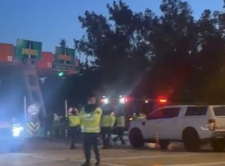 İzmir’de otoyol gişelerinde korkunç kaza! Alev alan araçta genç sürücü hayatını kaybetti