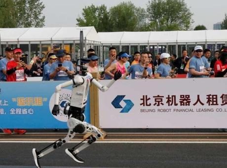 Dünya bu rekoru konuşuyor! İnsansı robotların sınırları aşan maratonu