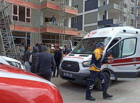 Ankara'da inşaatta iskele bir anda çöktü! 8 katlı binada korku dolu anlar: 1'i ağır 3 yaralı