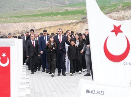 Bakan Tekin: Menfur bir olayın içerisinde çocuklarımızı kullandılar