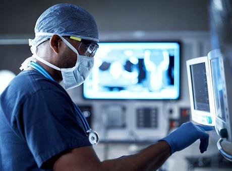 İngiltere'de sağlık sistemi alarm veriyor! 'Hemşireleri doktorların yerine çalıştırıyorlar'