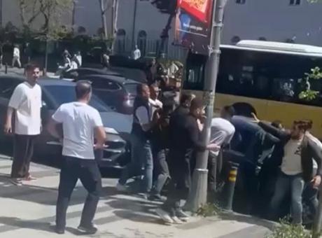 Zabıta ile işportacılar arasında başlayan tartışma büyüdü! Araya giren esnaf darbedildi
