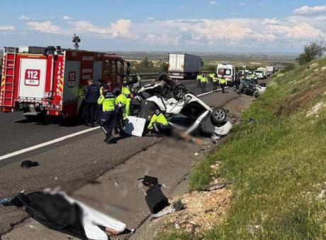 Şanlıurfa'da korkunç zincirleme kaza! 3 ölü, 5 yaralı