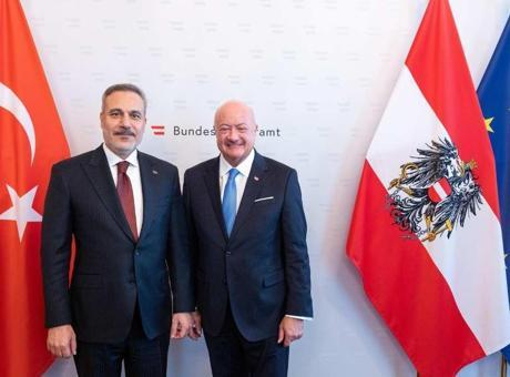 Dışişleri Bakanı Hakan Fidan, Avusturya Başbakanı Stocker tarafından kabul edildi