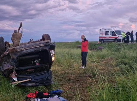 Diyarbakır'da kontrolden çıkan araç tarlaya savruldu! 7'si çocuk 11 kişi yaralandı