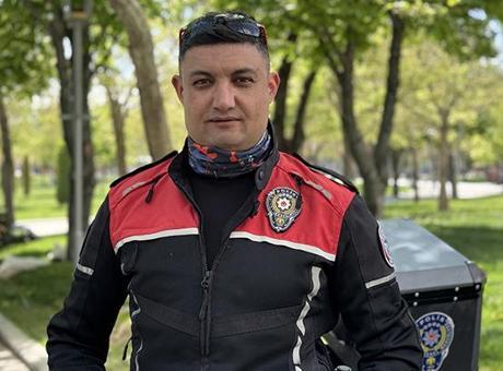 Araç kullanırken boğazına erik kaçan sürücüyü polis kurtardı