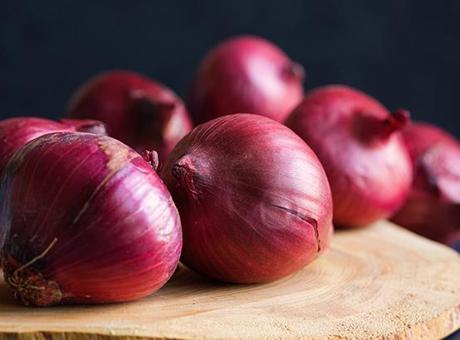 Doğal antibiyotik tabağınızda! C vitamini deposu mor soğanın gücü