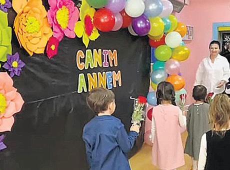 Okullarda anneler günü kutlanır mı? Annesiz çocukları unutmayın