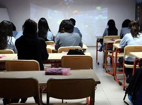 Dört öğrenciden biri silahlı çocuğa rastlıyor