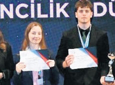 Liseliler geleceğin projeleriyle yarıştı