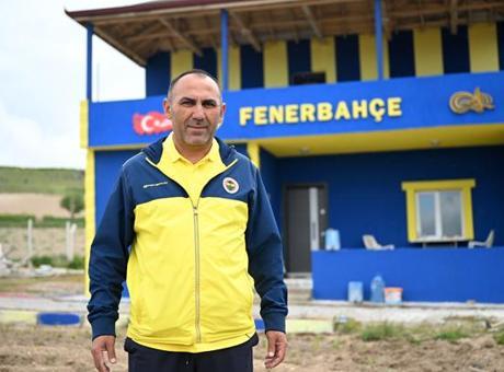 Şampiyonluk gelmeyince evi sarı-laciverte boyadı! Kayseri’deki Fenerbahçeli taraftarın evini gören, dönüp bir daha bakıyor