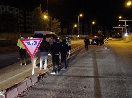 Malatya-Elazığ karayolunda feci kaza: İki aracın çarptığı yaya hayatını kaybetti